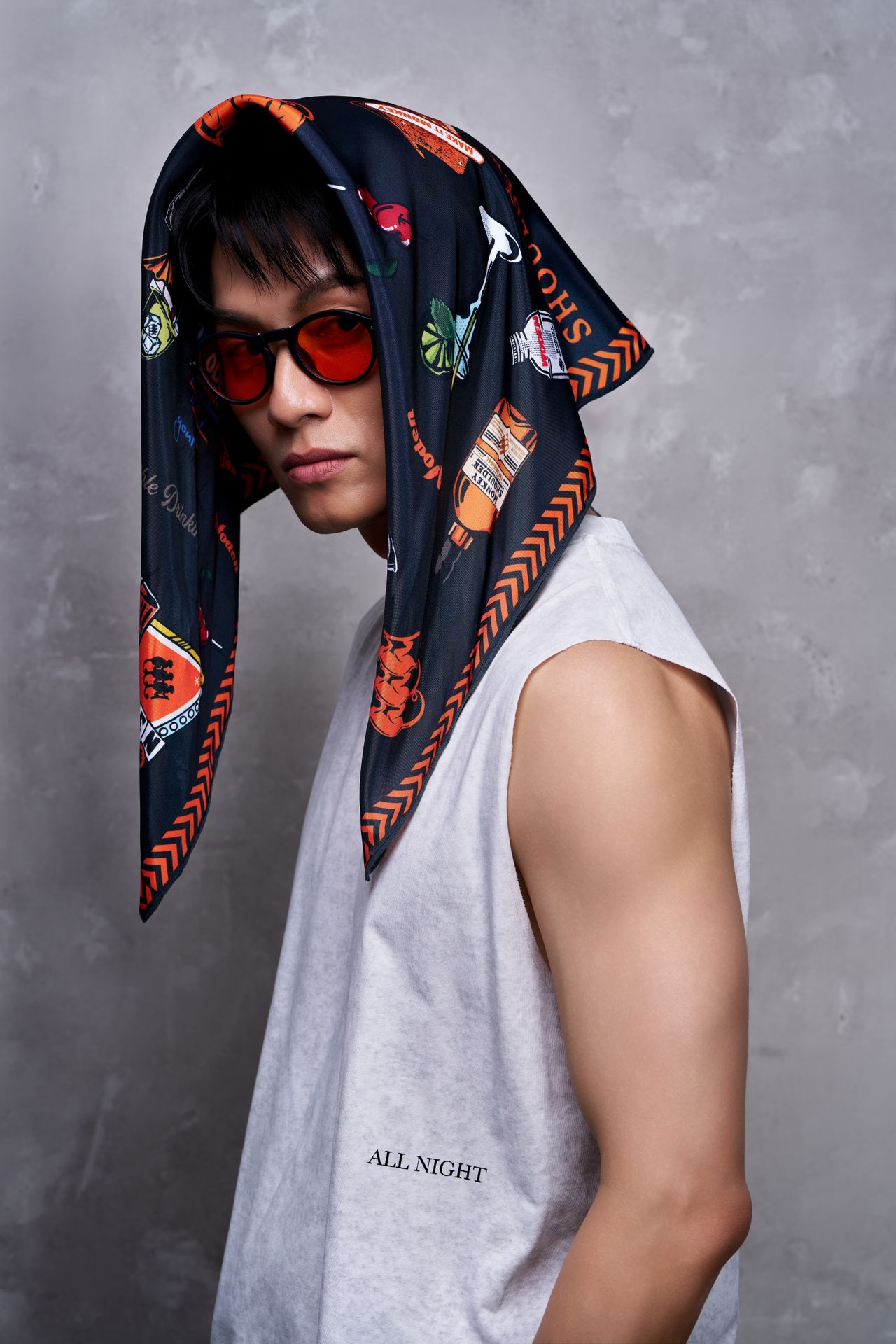 三隻猴子威士忌攜手全台25間酒吧推出聯名限定活動，至酒吧點三隻猴子特調或Shot，並綁定官方LINE會員，即可獲得聯名潮流方巾乙份。（格蘭父子提供）