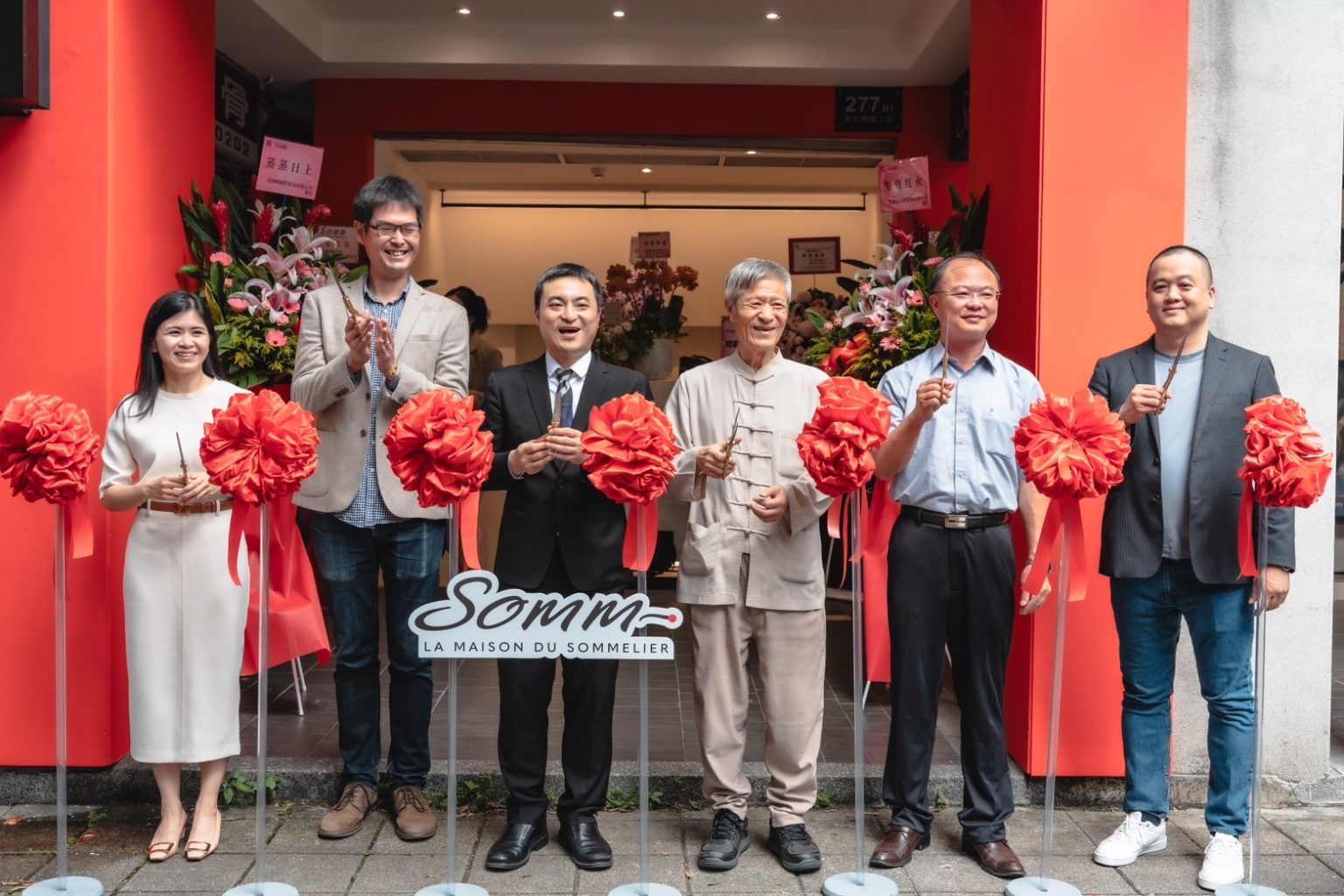 開平餐飲附屬飲品專業場域「SOMM」開幕