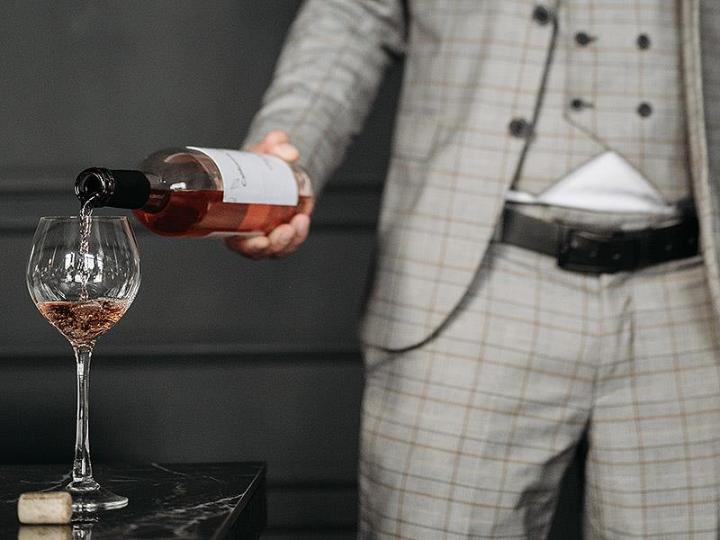 表面張力?全都是泡沫?別鬧了!酒不是這樣倒的 倒酒十大技巧