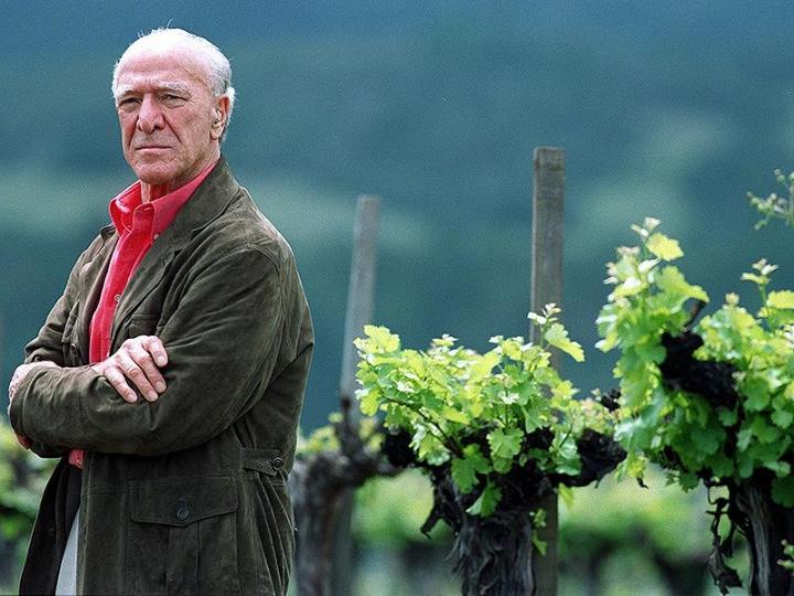 膜拜酒的另一個推手是 Robert Mondavi，他被認為是加州葡萄酒的教父