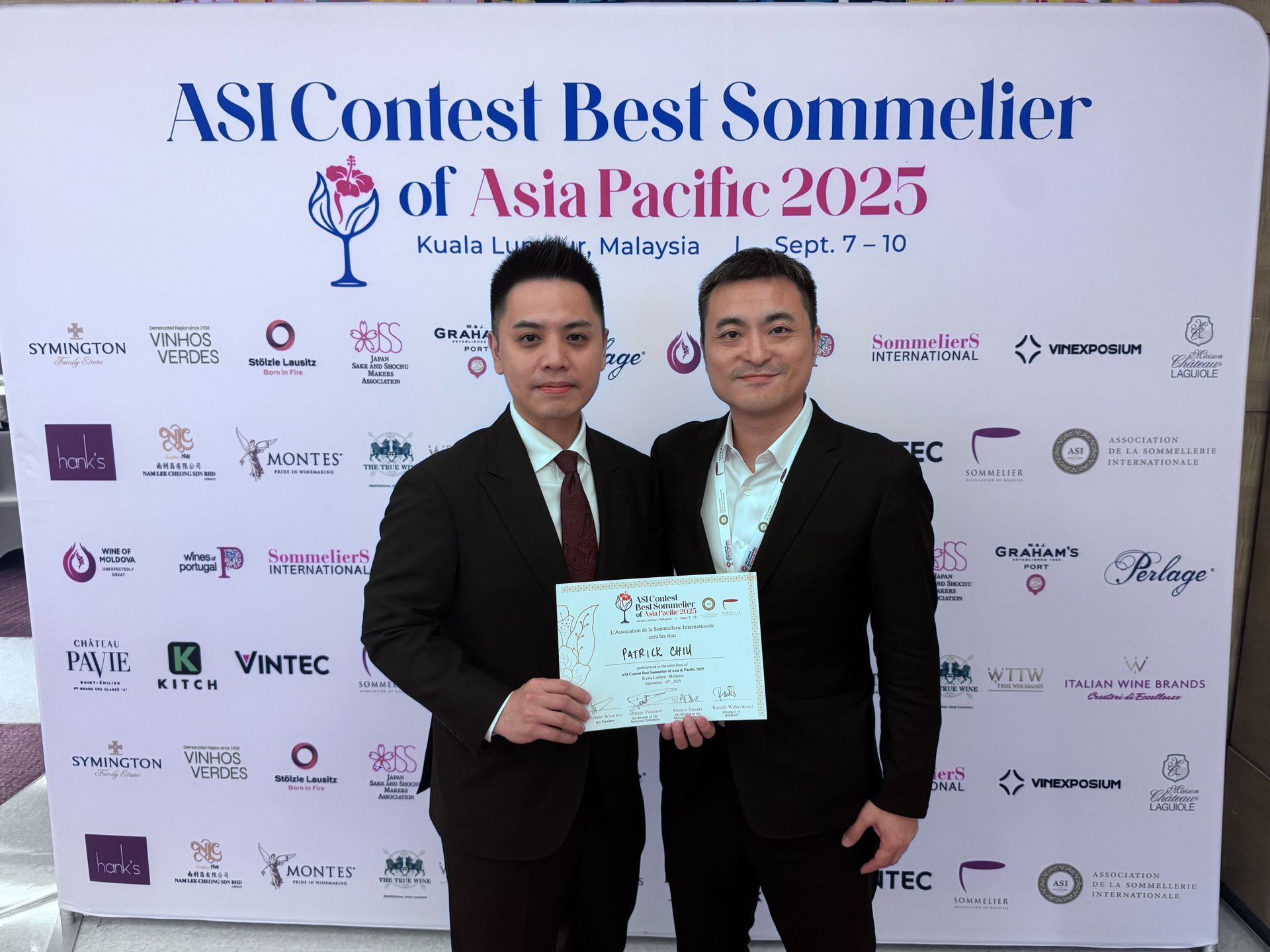 臺灣選手邱煥元與台灣侍酒師協會理事長夏豪均